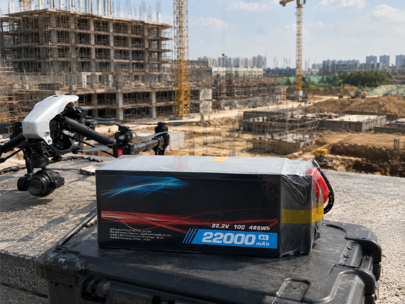 Dron de construcción mapeando y monitoreando un sitio de obra